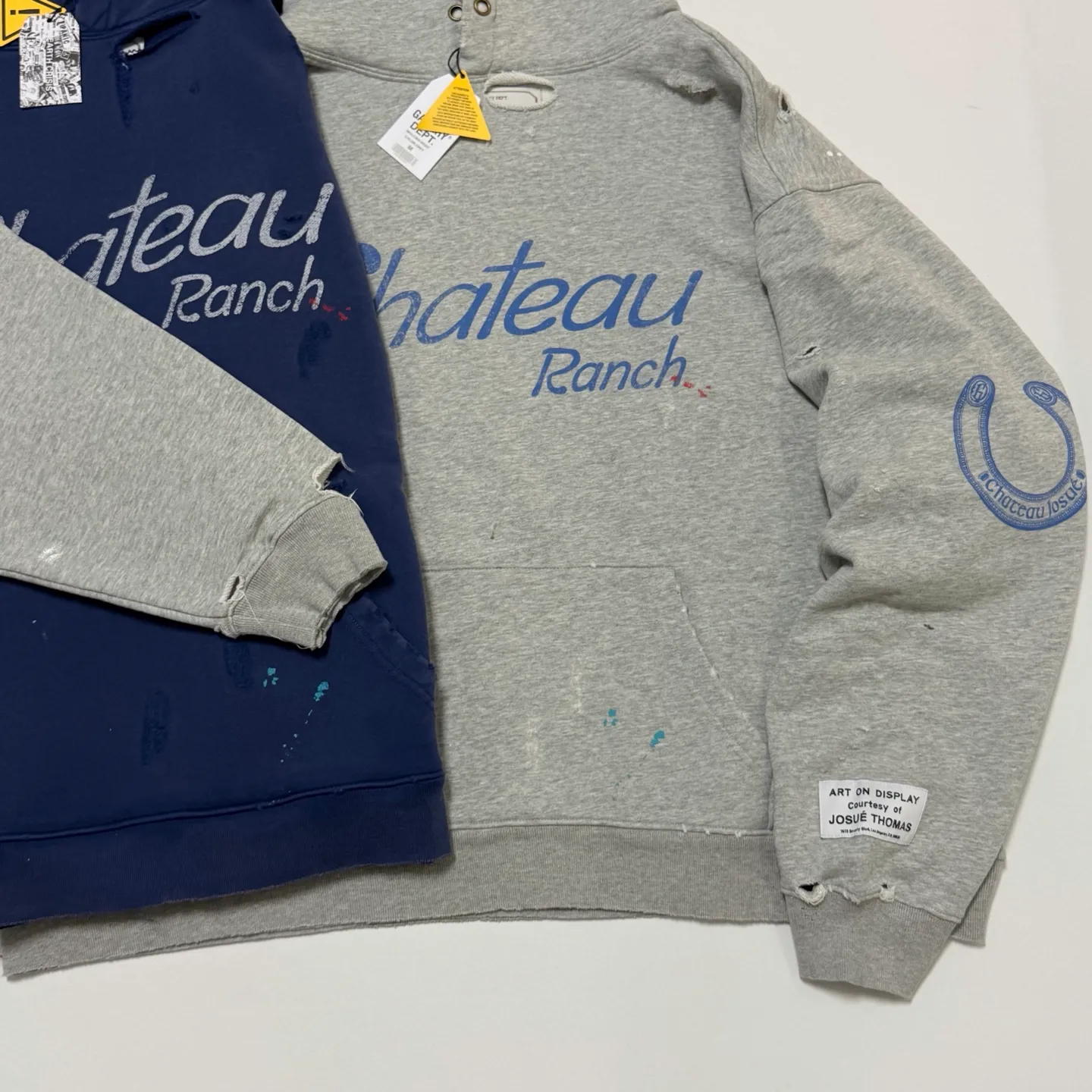 GALLERY DEPT. CHATEAU RANCH HOODIE Horseshoe Chateau ink-splashed damage hoodie blue/washed gray S-XL Assute reactive dyes, ready-to-wear horsetail fading processing, post-color frying processing, super heavy and tedious work, many cuts and hanging wormhole damage processing➕hand-splashing ink, very time-consuming and labor-intensive Correct version Original main mark➕Large main mark➕Yellow wash mark The original BOXY short and wide version has not been changed at all. God-cut. Authentic level printing process. Post-washing treatment to show natural aging effect.